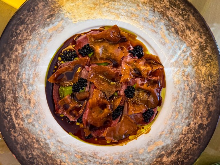 Lingua di vitello, guttiau, salsa verde e tartufo