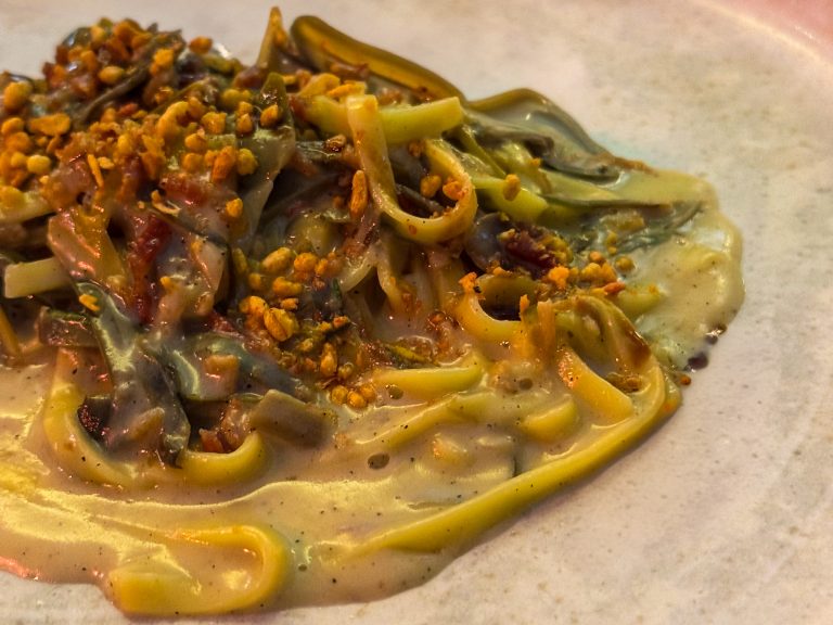 tagliolini, crema di porro arrosto e carciofo, pecorino romano e guanciale