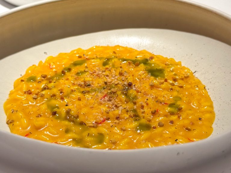 Risotto giallo: parmigiano 100, polline, fava tonka, estratto di cipresso
