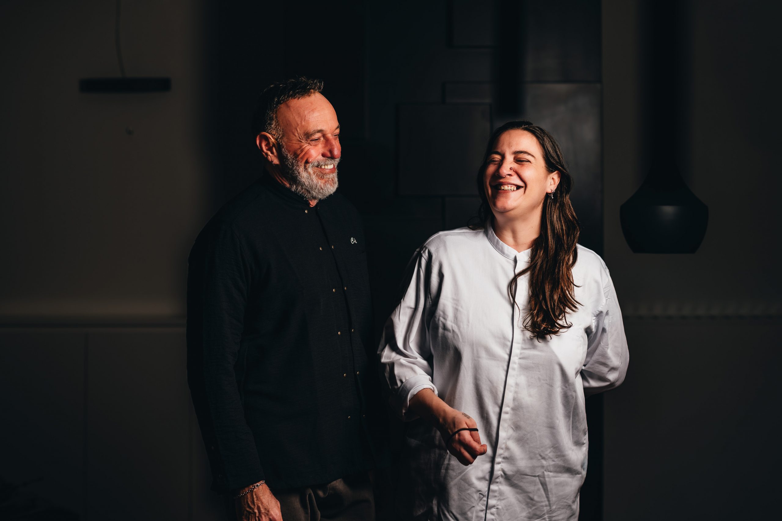 Alice Caporicci, chef del ristorante di Tenuta San Pietro a Pettine, assieme al padre Carlo Caporicci