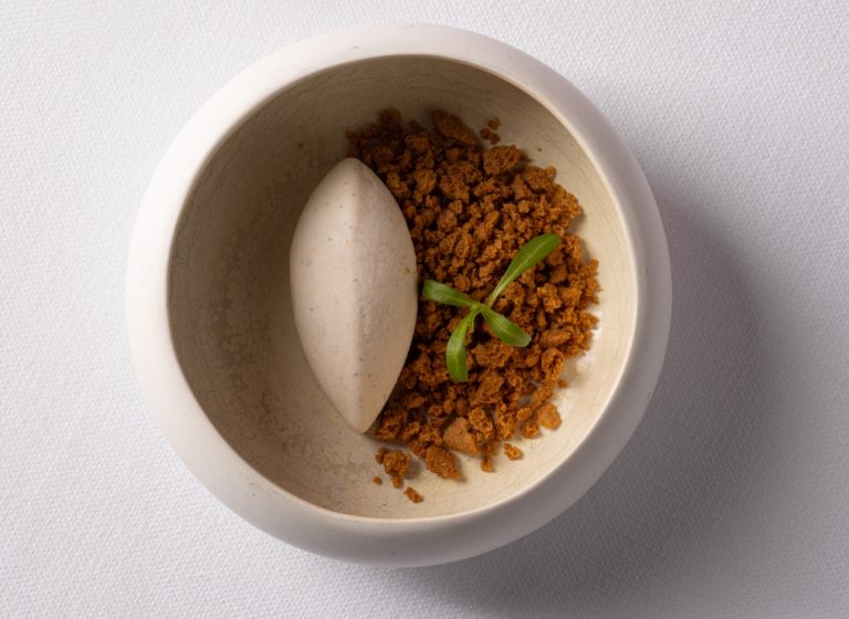 Capra: pisto, biscotto al caramello, bitter all’arancia (ph. Riccardo Mordenti)