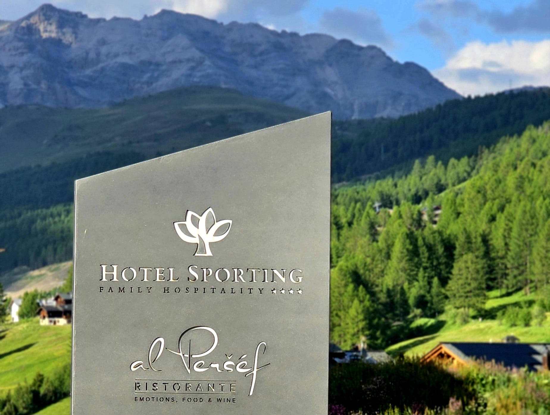 Il panorama che si godel dall'Hotel Sporting dove ha casa il ristorante Al Persef